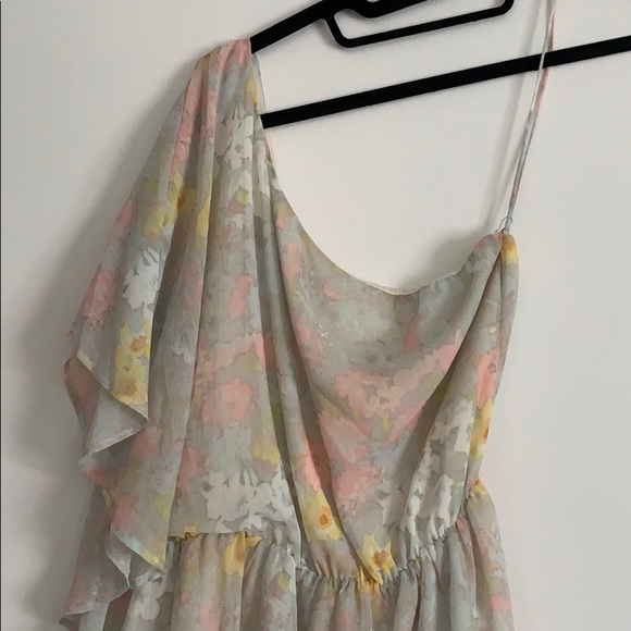 Tops - Picture 2 of 4